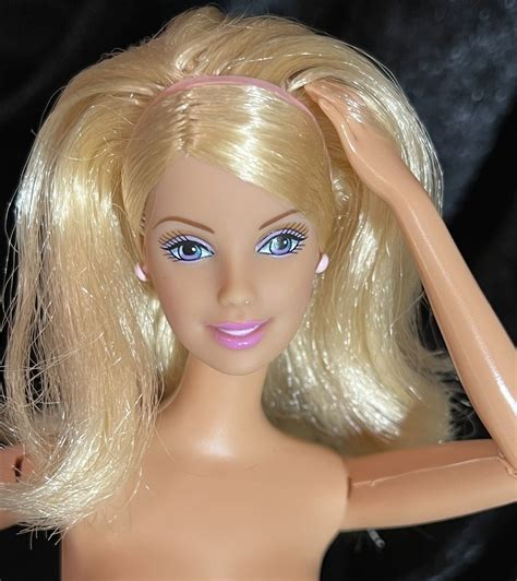 Blonde Hair Blue Eyes Bendable Knees Barbie Doll Mattel Nude For Ooak E Ebay