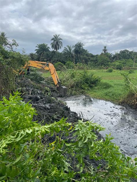 A Es De Limpeza E Desassoremento De Rios Canais E Lagoas S O