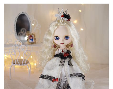 Snow White Premium Custom Neo Blythe Doll With Blonde Hair White