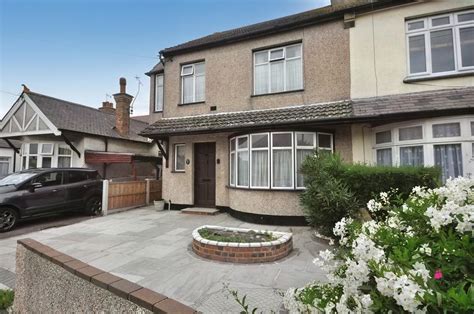 Homestead Way Hadleigh 3 Bed Semi Detached House 325 000