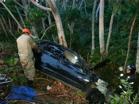 G Homem Fica Preso Em Ferragens Ap S Carro Cair Em Barranco Em