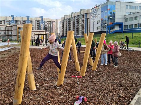 Яблоки, дог-боксы и детская площадка: в Покровке открыли новый сквер