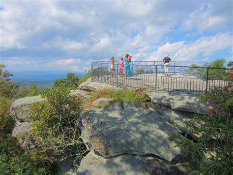 Jump Off Rock Near Hendersonville Nc Laurel Park Views Of The Blue