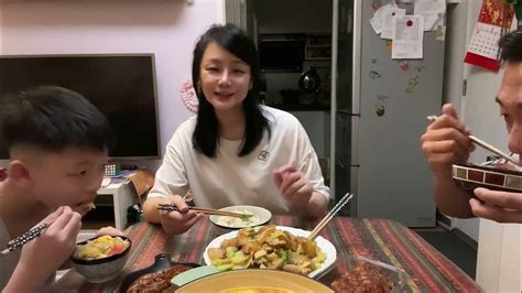 老爸寄的腊肉最后一块煮完了，两位香港男士吃的很香，没啥差异 Youtube