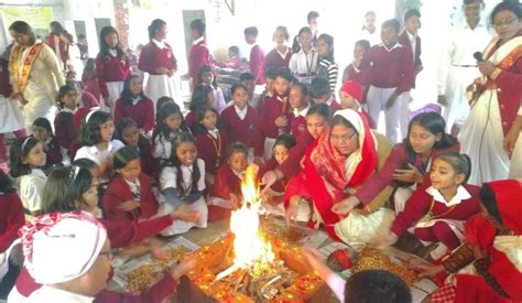 Goddess Saraswati Was Worshiped With Great Pomp In Saraswati Shishu Vidya Mandir सरस्वती शिशु