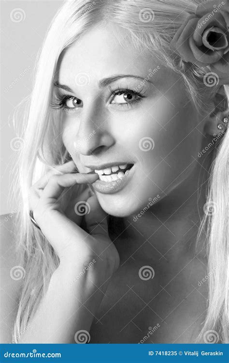 Blonde Atractivo Hermoso Imagen De Archivo Imagen De Retrato