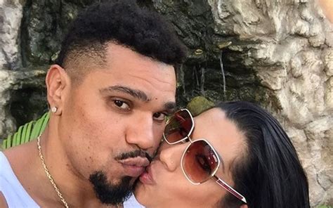 Ellen Cardoso E Naldo Benny Curtem Romantismo No Caribe Quem Quem News