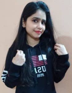 Kirti Singh Net Worth Height Affairs Body Hot Image More