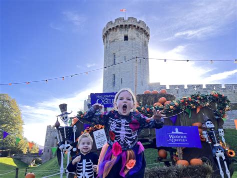 Warwick Castle Logo