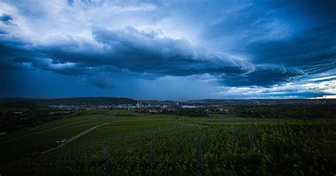 Gewitter Und Starkregen Auch Am Wochenende Vorerst Kein Ende In Sicht