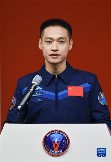 Astronautas da missão Shenzhou 17 da China reúnem se imprensa 7