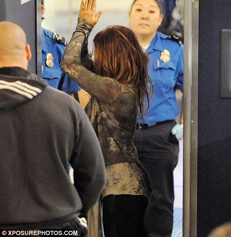 Report Black Eyed Peas Fergie Gets Naked TSA Scan At Airport