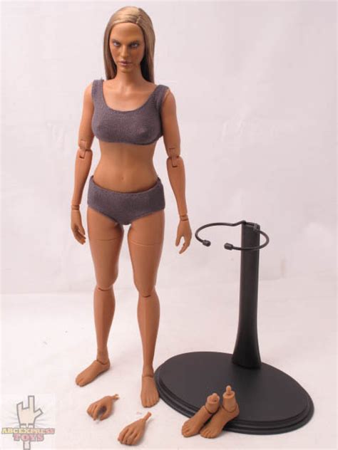 One Sixth Toy Collector HOT TOYS SCALE TRUETYPE CUBAN FEMALE FIGURE