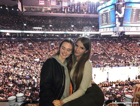 Elizabeth M Elizabethkm Nude OnlyFans Leaks Fappening Page