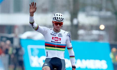 Mathieu Van Der Poel Assomme Wout Van Aert Sur L Exact Cross De Mol