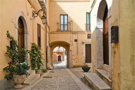 Popular Italian Villages With Euro Houses Houses In Italy Old Houses