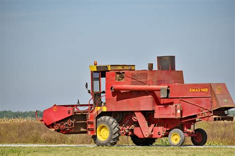 image libre moissonneuse batteuse vehicule agriculture equipement