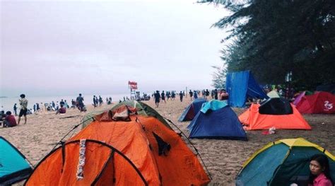 Liburan Lebaran Di Pantai Panrita Lopi Kukar Sebanyak Orang