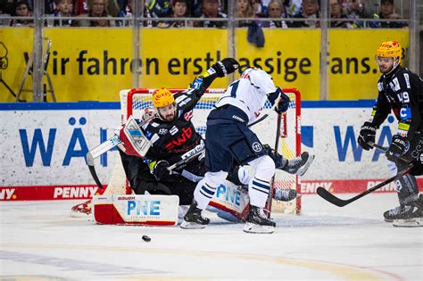 Halbfinale Drei In Fischtown Pinguins K Nnen Sich Matchpucks Sichern