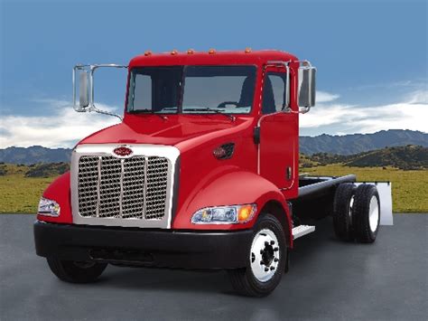 Peterbilt Introduces The Model 325 For The Class 5 Truck Market