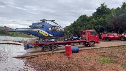 Helic Ptero Que Estava Submerso Em Capit Lio Retirado De Lago Belo