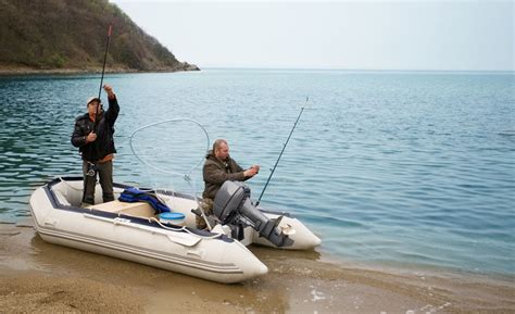 Резиновые лодки для рыбалки: 2-местные, одноместные и другие. Как ...