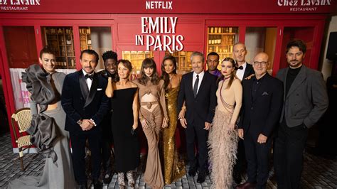 Emily In Paris le casting de la série Netflix réuni à Paris Vanity Fair