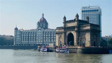 Two Days In Mumbai Sightseeing Slum Elephanta Market Getyourguide