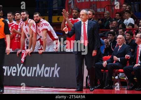 Ettore Messina Entrenador Principal Del Ea Emporio Armani Milan Visto