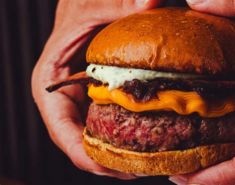 Close-up of Gourmet Cheeseburger with Bacon · Free Stock Photo