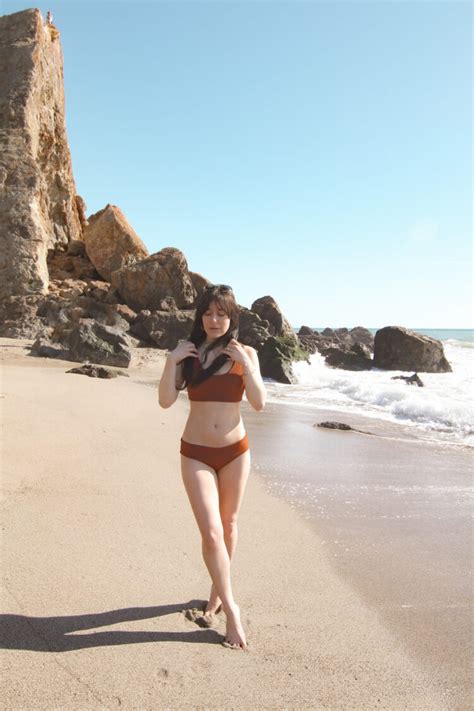 6 Hot Sexy Esperanza Scotto Bikini Pics