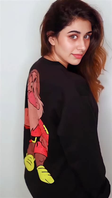 Warina Hussain Sizzling Hot Photos Filmy
