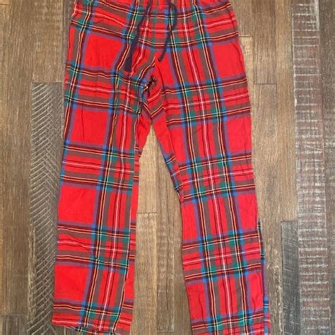 Old Navy Women's Flannel Pajama Pants Red/Plaid size... - Depop