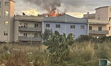 Incendio Sul Terrazzo Di Una Palazzina Paura A Siracusa