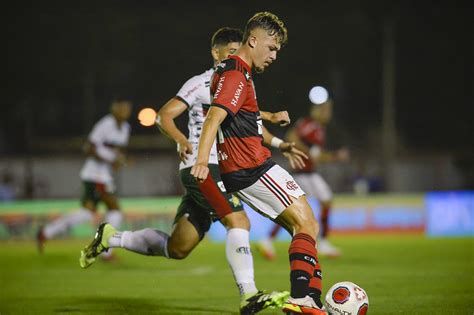 Veja a provável escalação para o jogo do Flamengo hoje