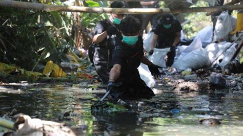 Jelang Perayaan Hut Ke Ri Sicepat Gelar Aksi Bersih Bersih