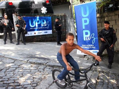 Por vinda do papa PM ocupa favelas da zona sul do Rio para instalação