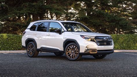 Le Subaru Forester 2025 se présente avec un tout nouveau design distinctif