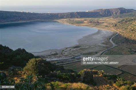 Mirror Of Venus Lake Photos And Premium High Res Pictures Getty Images