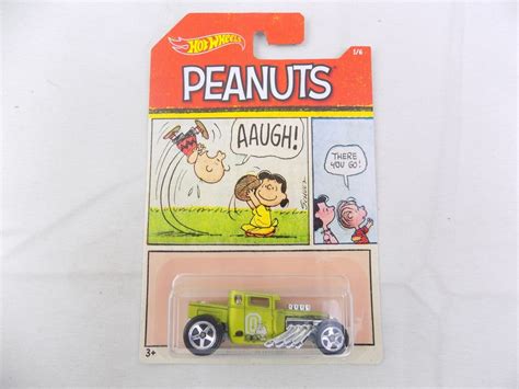 Brand New Sealed Hot Wheels Peanuts Charlie Brown Bone Shaker