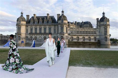 La princesse Vittoria de Savoie au défilé Valentino à Chantilly le