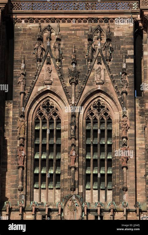 Estrasburgo Francia La Catedral De Nuestra Se Ora De Estrasburgo