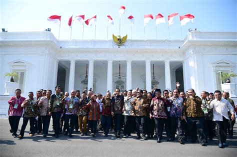 Foto Presiden Tekankan Pentingnya Regulasi Transformasi Digital Yang