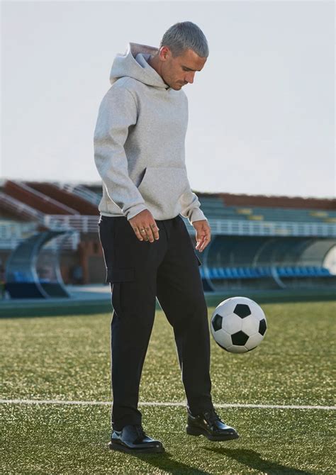 Antoine Griezmann Incarne De Nouveau Limage De MANGO Man ESSENTIAL HOMME