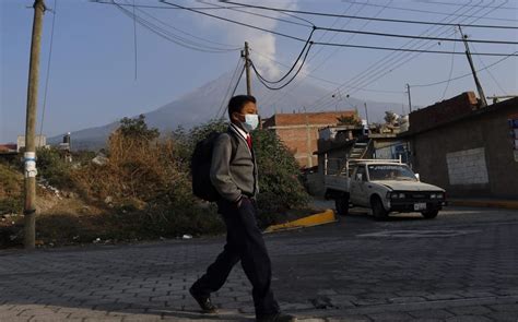 Suspenden clases en Puebla por caída ceniza del Popocatépetl