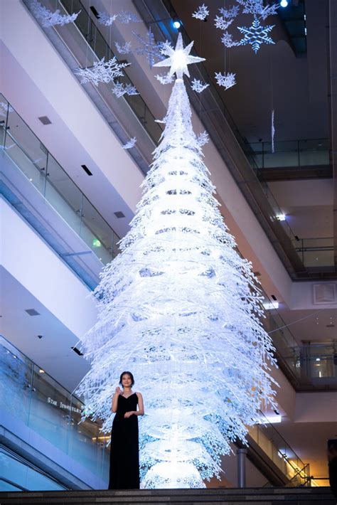 表参道ヒルズ：今田美桜が高さ10mの“雪の結晶ツリー”を点灯 クリスマスイルミネーションがスタート Otaku Japan