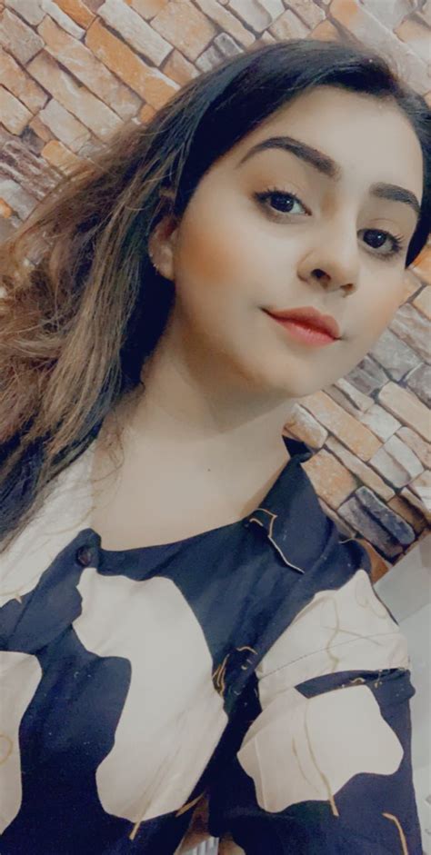 Hot Sexy Nayyab Kiani Bikini Pics