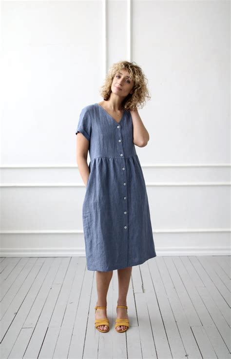 Linen dress with button closure – OffOn