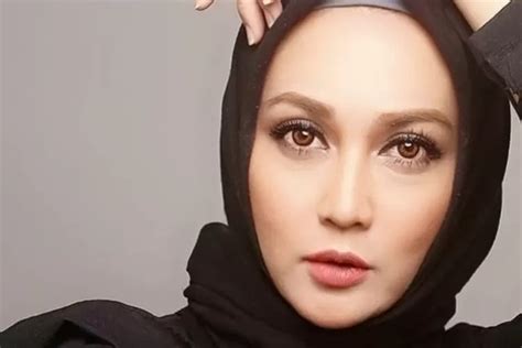 Biodata Dina Lorenza Lengkap Dari Umur Hingga Anak Profil Pemeran Mega