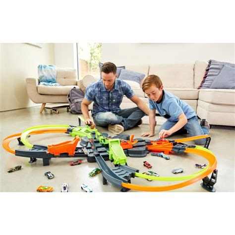 Hot Wheels Action Zestaw wyścigowy z napędem Kolosalna Kraksa 2 Autka GFH87 USZKODZONE